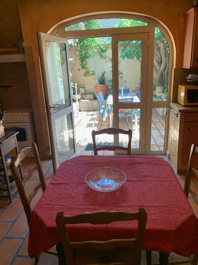 La Maison Sur La Place Aigues-Mortes Exterior photo